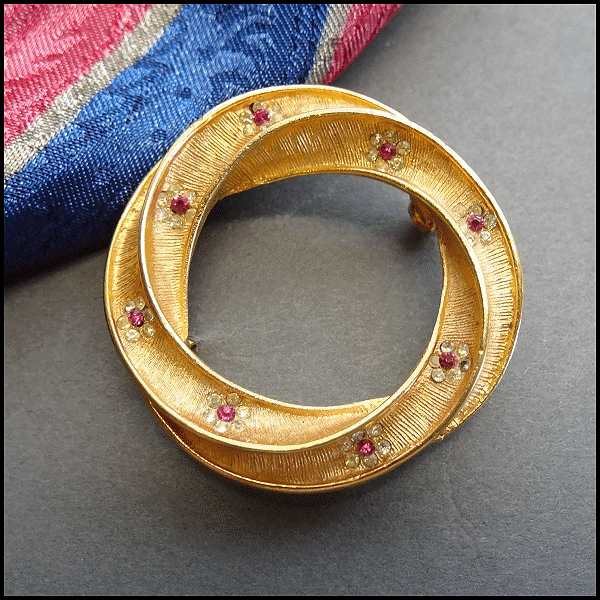 1950s Vintage Circle Pin Gold Ribbon w Red Crystals Signed BSK