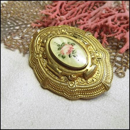 Early 1900s Antique Victorian Brooch Gold Medallion w French Guilloche Roses 