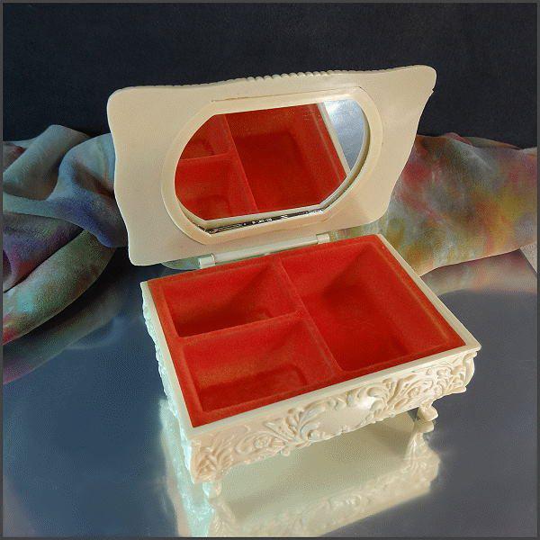 1960s Cream Vintage Jewelry Box Romantic Cameo Scene