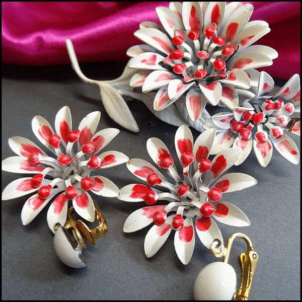 1950s Vintage Hot Pink n White Flower Brooch w Earrings Set