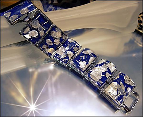 1950s Blue w Silver Confetti Lucite Vintage Bracelet