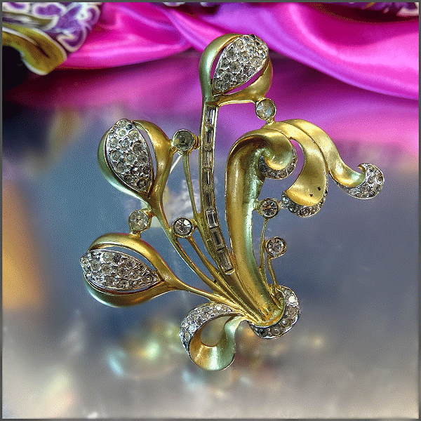 1940s Antique Brooch Big Pot Metal Gold Rhinestone Flower