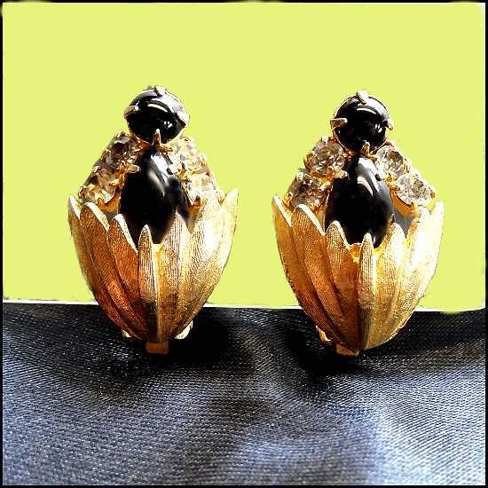 1950s Formal Gold Black Glass Vintage Clip Earrings