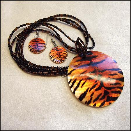 Tiger Stripe Mother of Pearl Necklace w Pierced Earrings