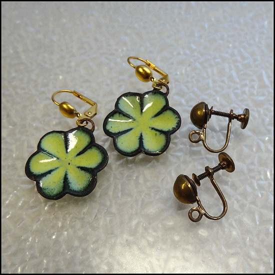 1960s Bright Green Enamel Flowers Vintage Bracelet w Earrings Set