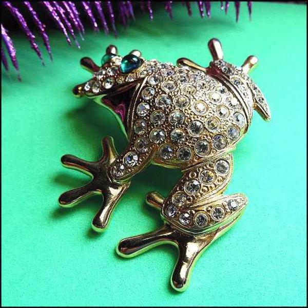 BIG Funky Gold Rhinestone Emerald Eyes Vintage Frog Brooch