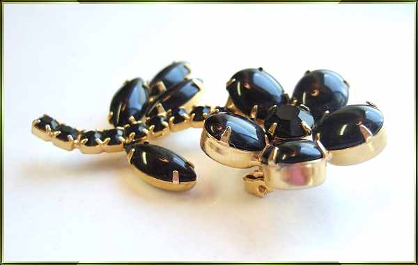 1950s Vintage Black Glass Brooch Bold Flower Pin 