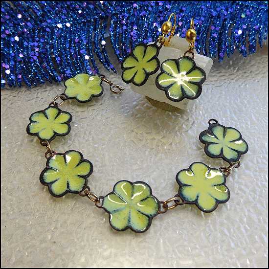 1960s Bright Green Enamel Flowers Vintage Bracelet w Earrings Set