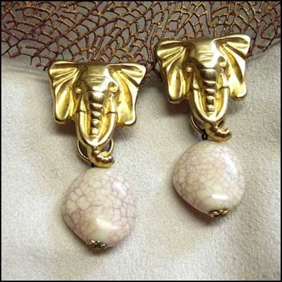 1980s Gold Elephant Dangle Retro Vintage Earrings