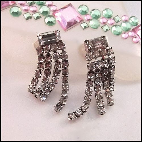 1950s Petite Waterfall Chandelier Rhinestone Vintage Earrings