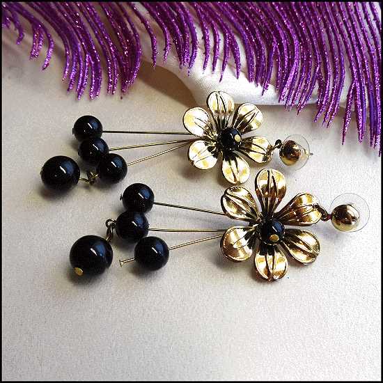 1970s Wild Retro Vintage Pierced Earrings Gold n Black Flowers