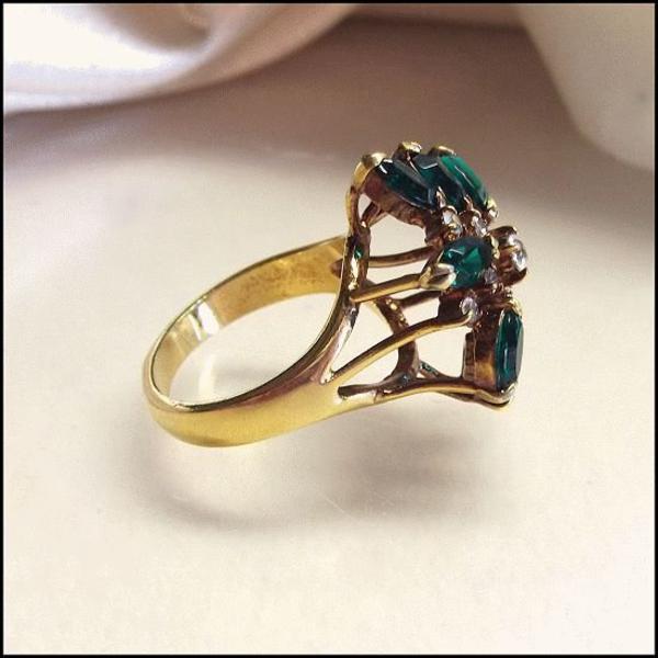 Emerald Cocktail Ring Vintage Leaf Design 1970s Jewelry
