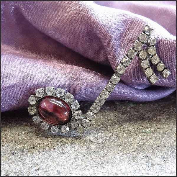 1940s Vintage Music Note Pin Purple Glass w Rhinestones 