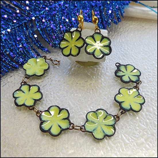 1960s Bright Green Enamel Flowers Vintage Bracelet w Earrings Set