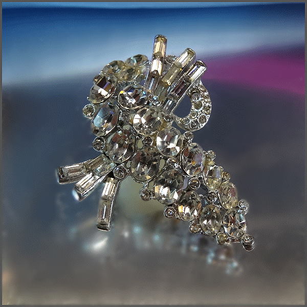 1950s TRIFARI Superb Clear Crystal Brooch