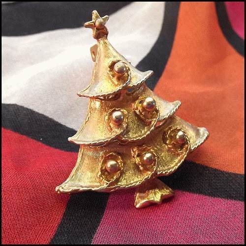 1960s Vintage Gold Christmas Tree Pin