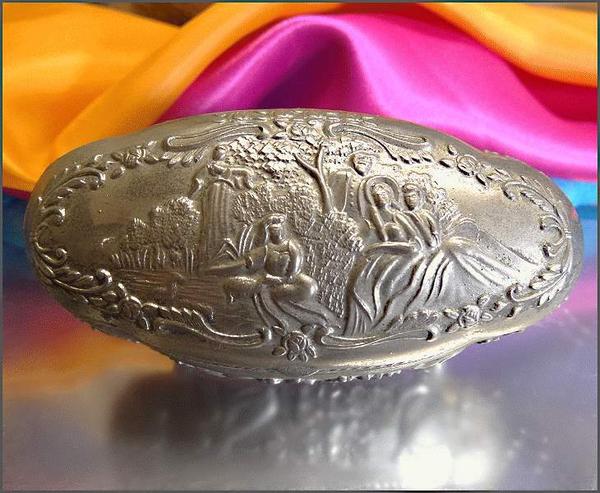 1950s Vintage Jewelry Box Vintage Romantic Scene w Red Velvet