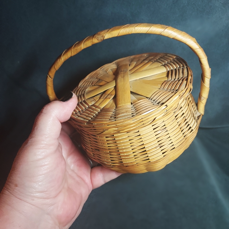 Mid Century Squatty Round Bamboo Lidded Vintage Basket