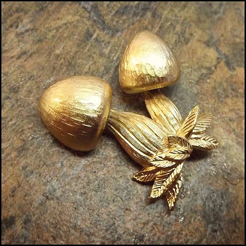 1950s Signed Napier Illusive Gold Mushroom Vintage Brooch
