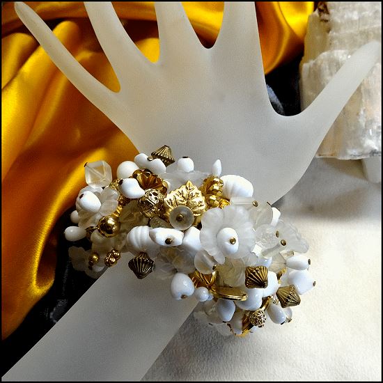 1960s Crazy Wild Gold n White Vintage Cha Cha Bracelet