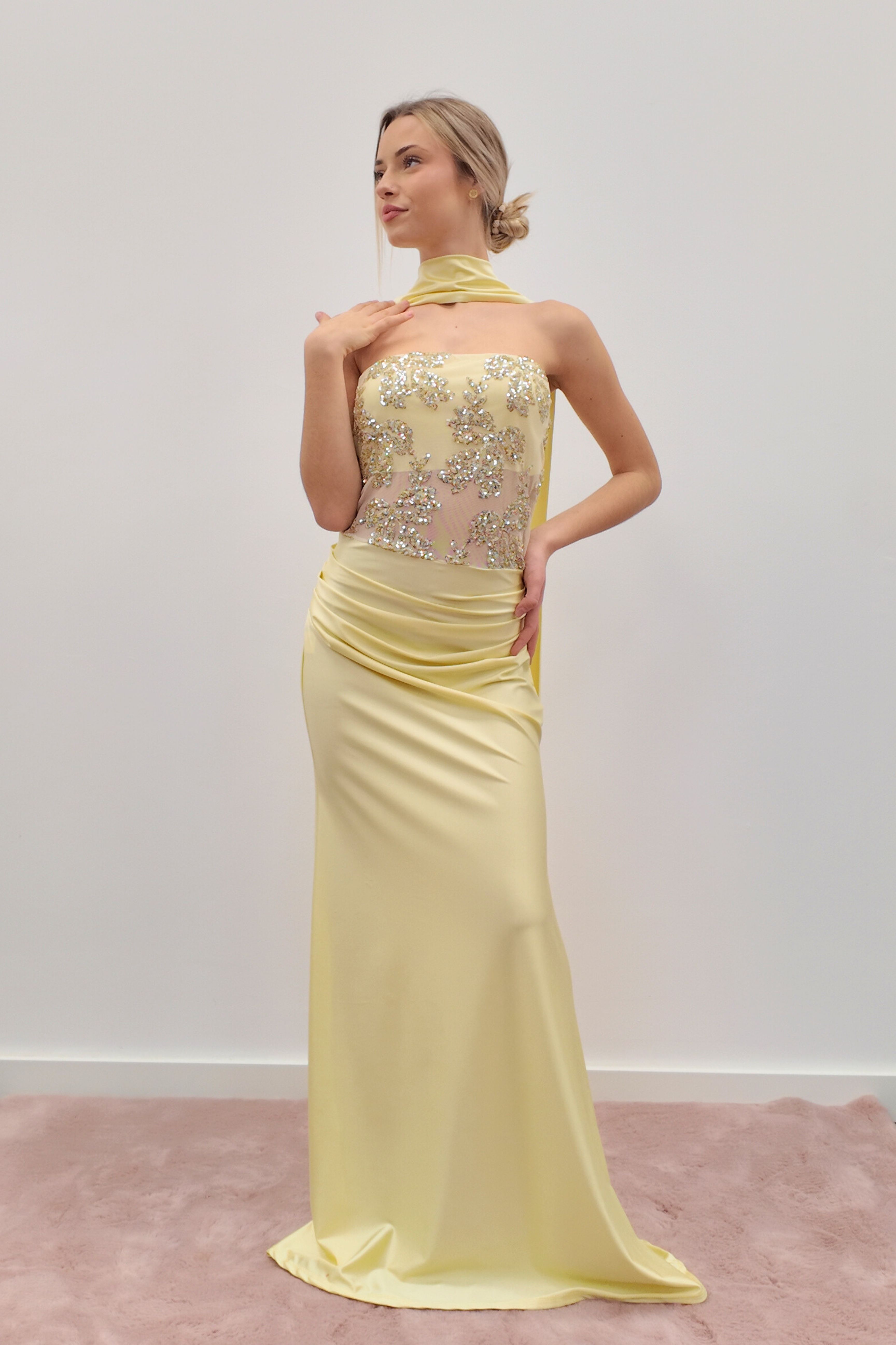 VESTIDO LARGO CON LENTEJUELAS 