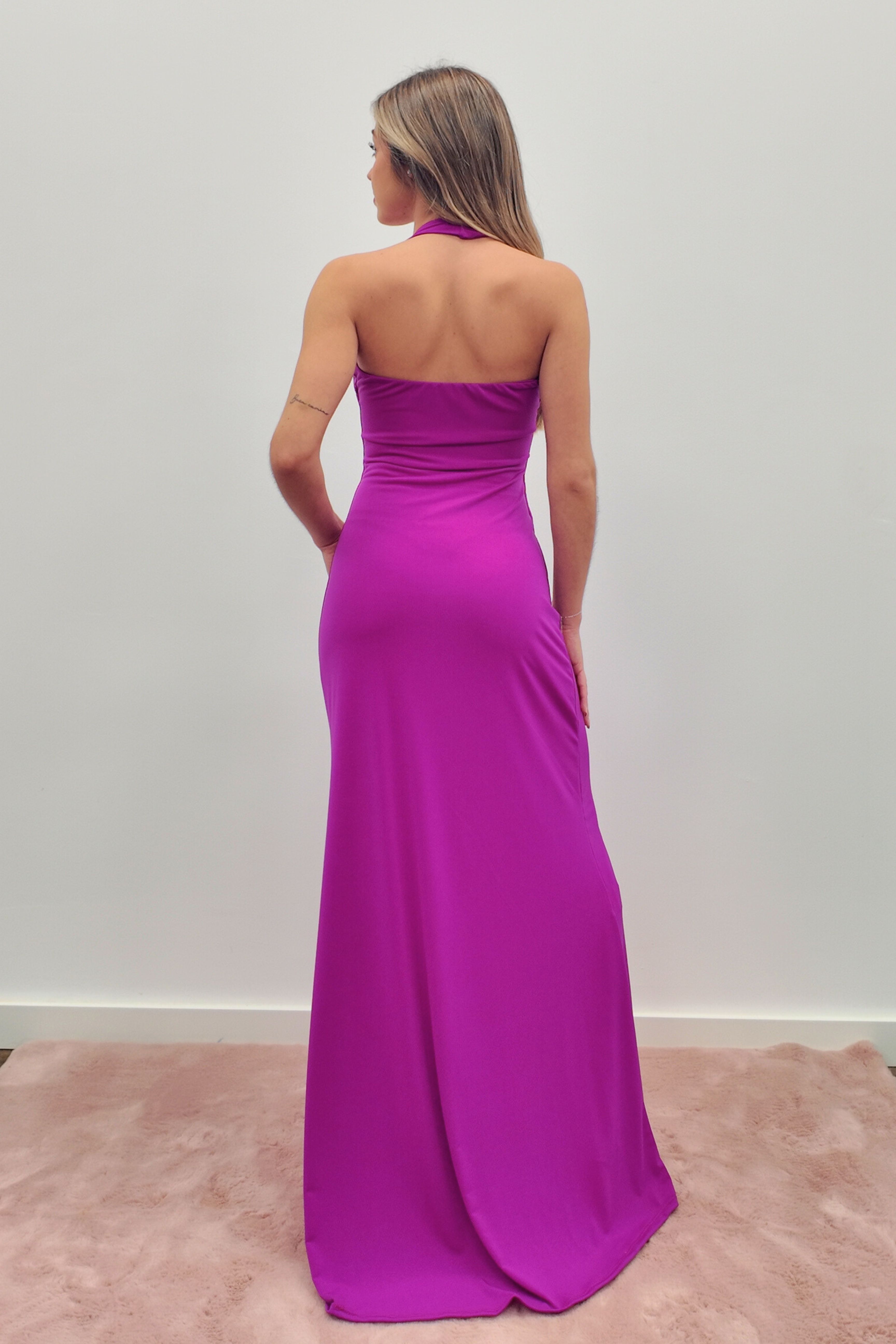 VESTIDO LARGO CON ESCOTE 