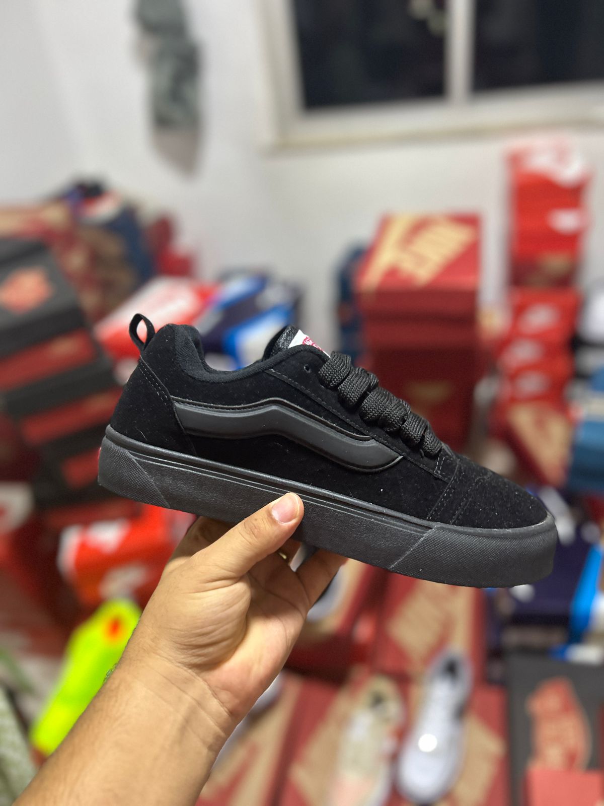 Tênis casual preto e branco Vans