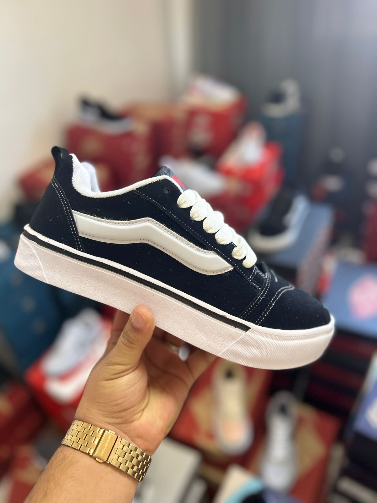 Tênis casual preto e branco Vans