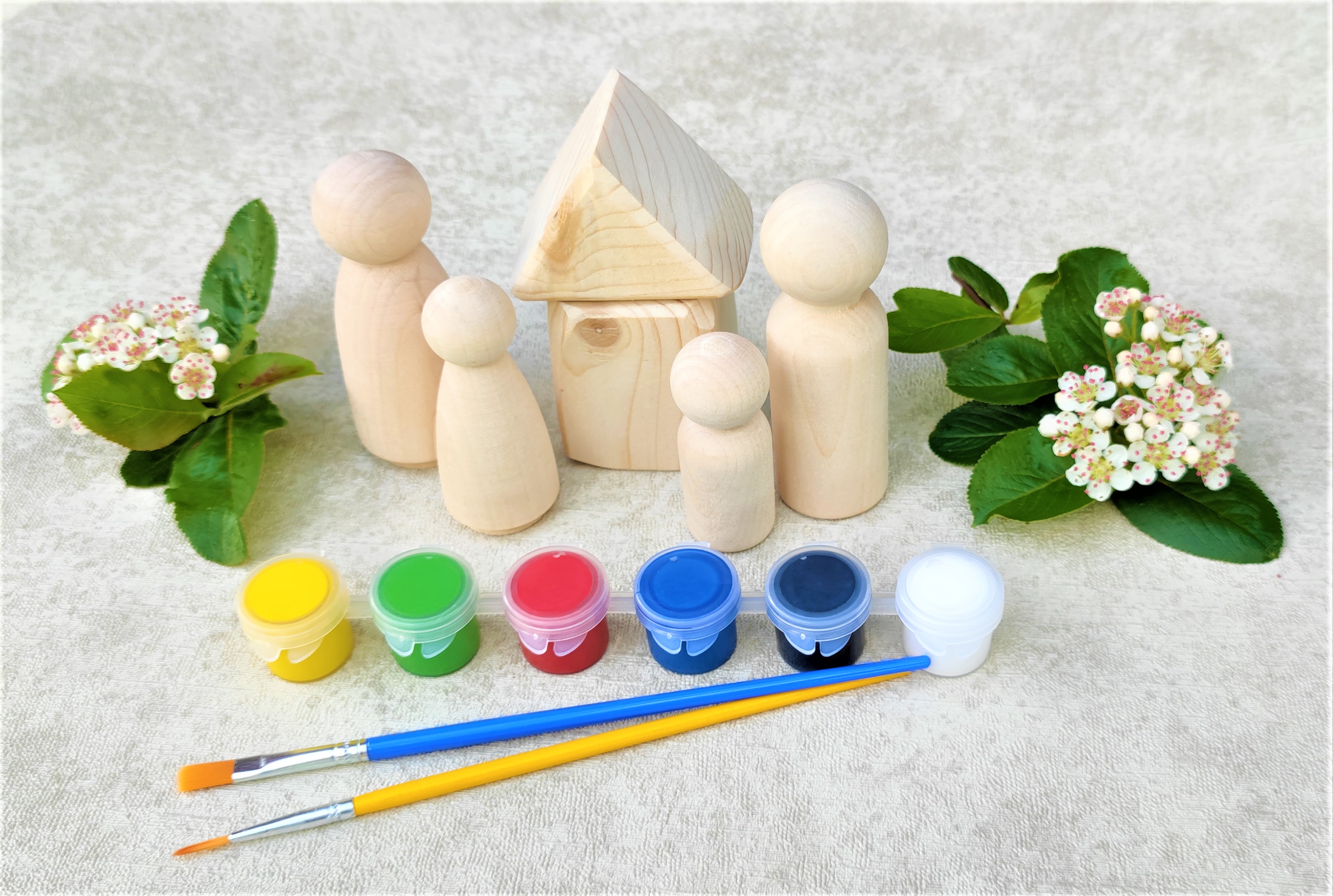 „Mano šeima ir namai“ – dažomas medinių figūrėlių rinkinys