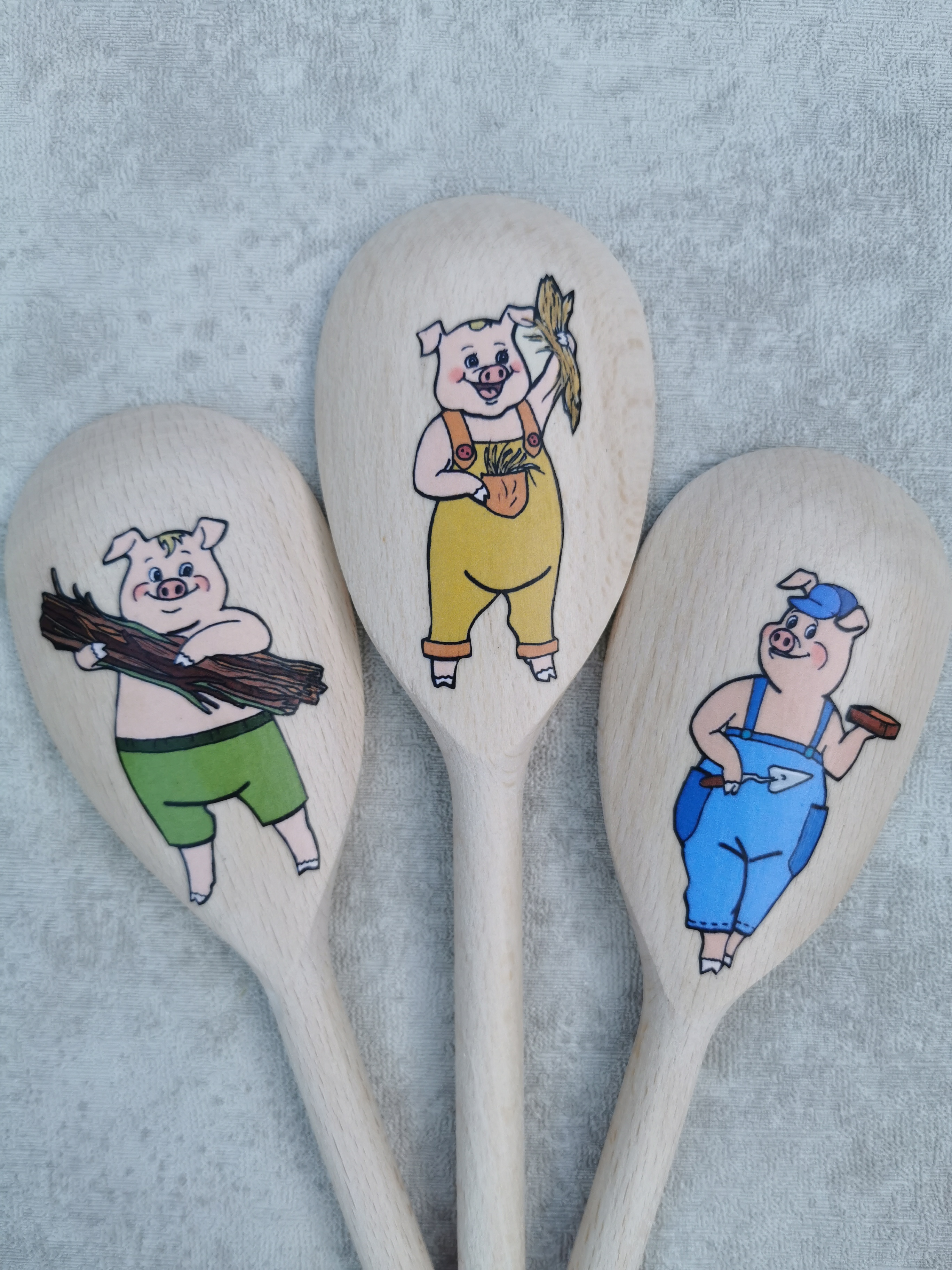 Šaukštų pasaka „Trys paršiukai“ 