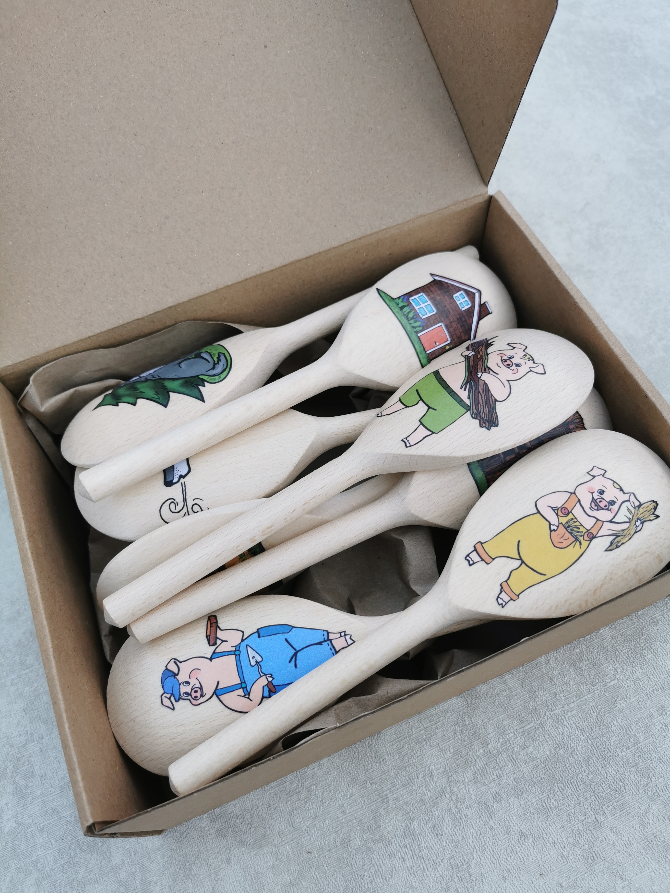 Šaukštų pasaka „Trys paršiukai“ 