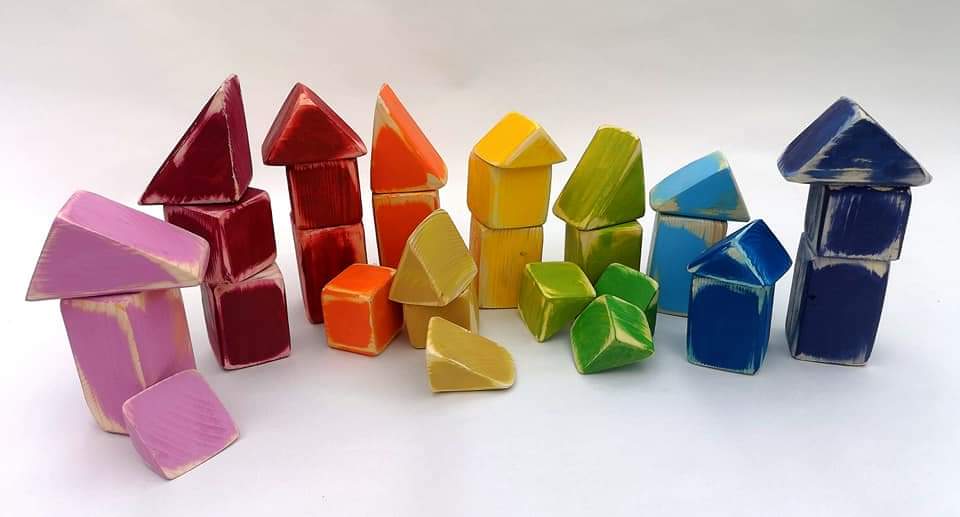 Spalvingos medinės kaladėlės