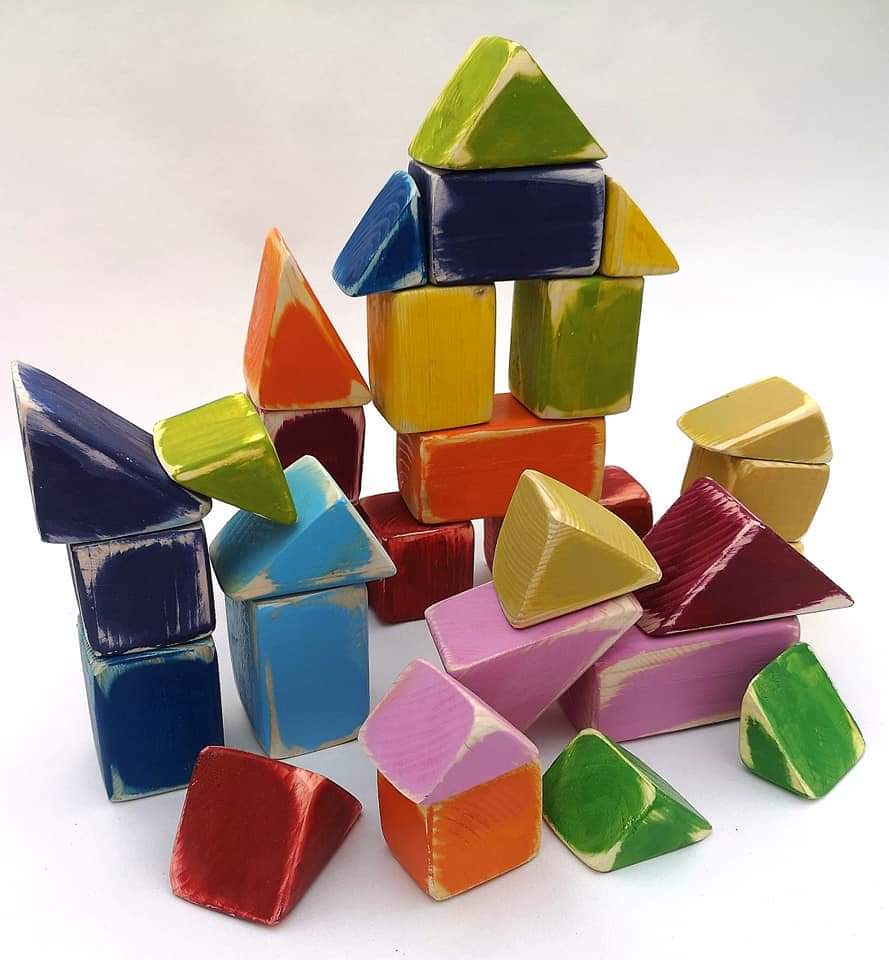 Spalvingos medinės kaladėlės