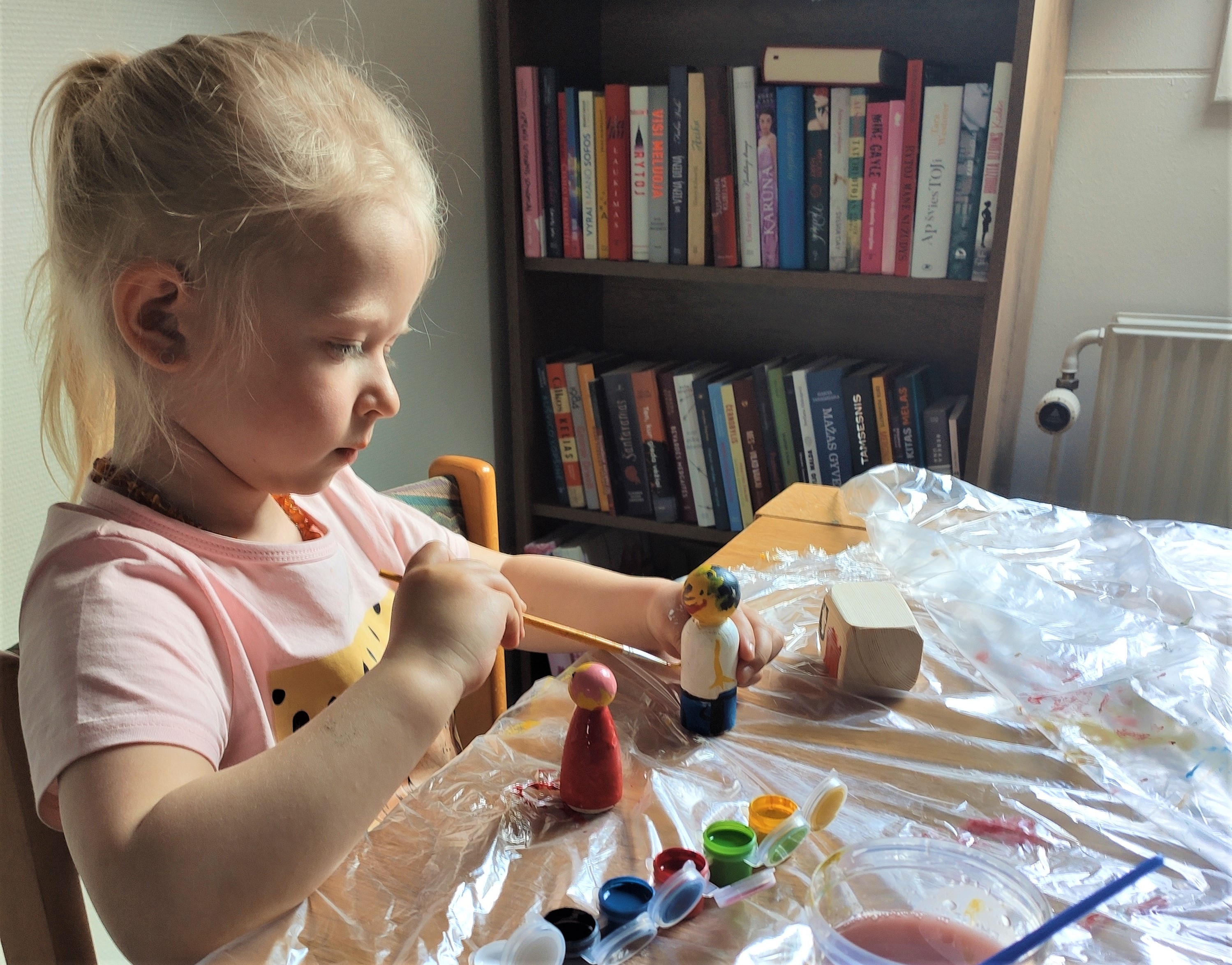 „Mano šeima ir namai“ – dažomas medinių figūrėlių rinkinys