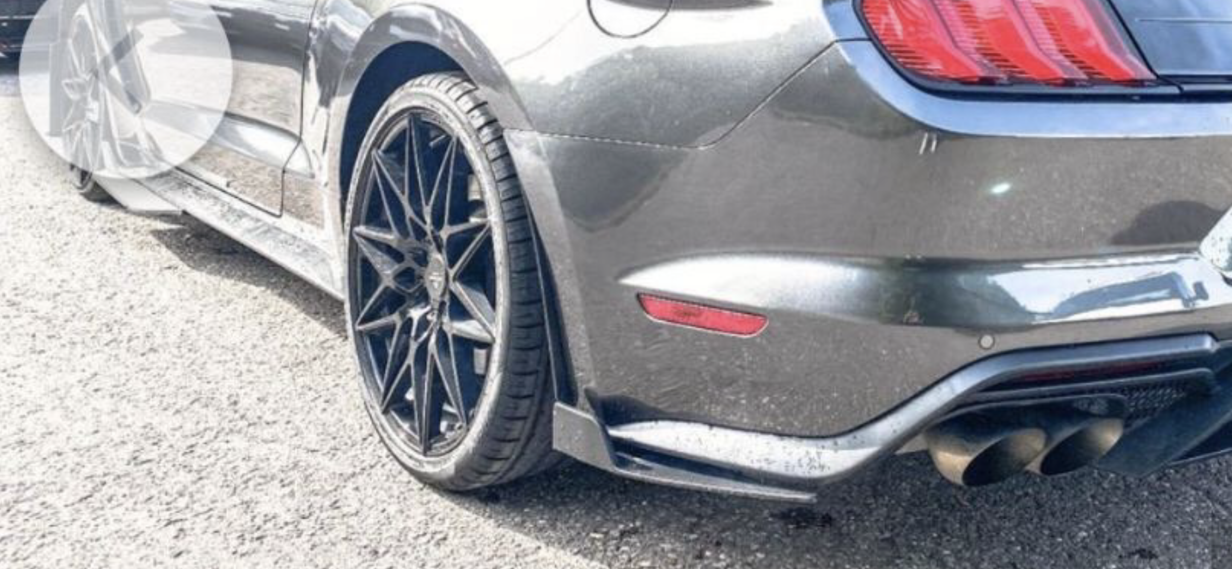 Galinio bamperio šoniniai "liežuviai" FORD MUSTANG (2018-2023)