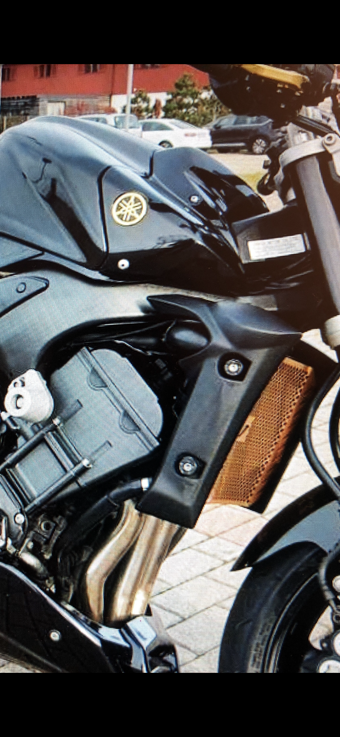 Apdailos detalė YAMAHA FZ1 (FAZER) (2006-2012)