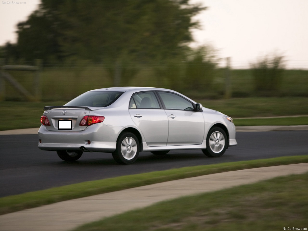 Galinio dangčio spoileris TOYOTA COROLLA (2006-2011)