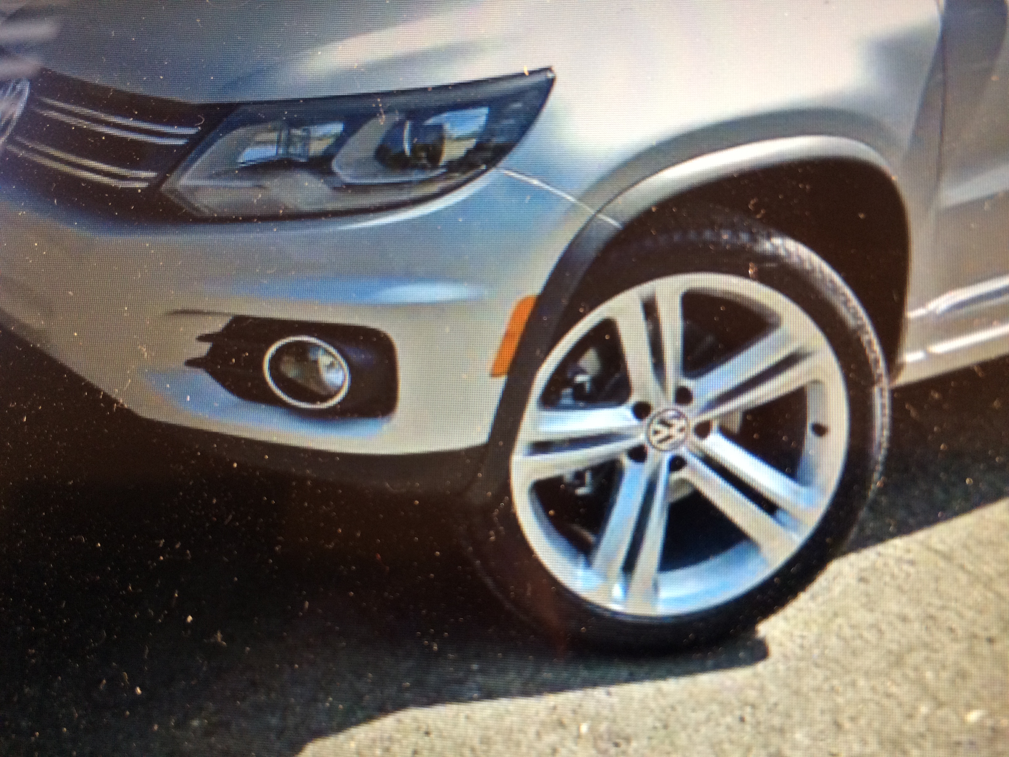 Priekinio sparno antsparnis VOLKSWAGEN TIGUAN (R-LINE) (2009-2017)