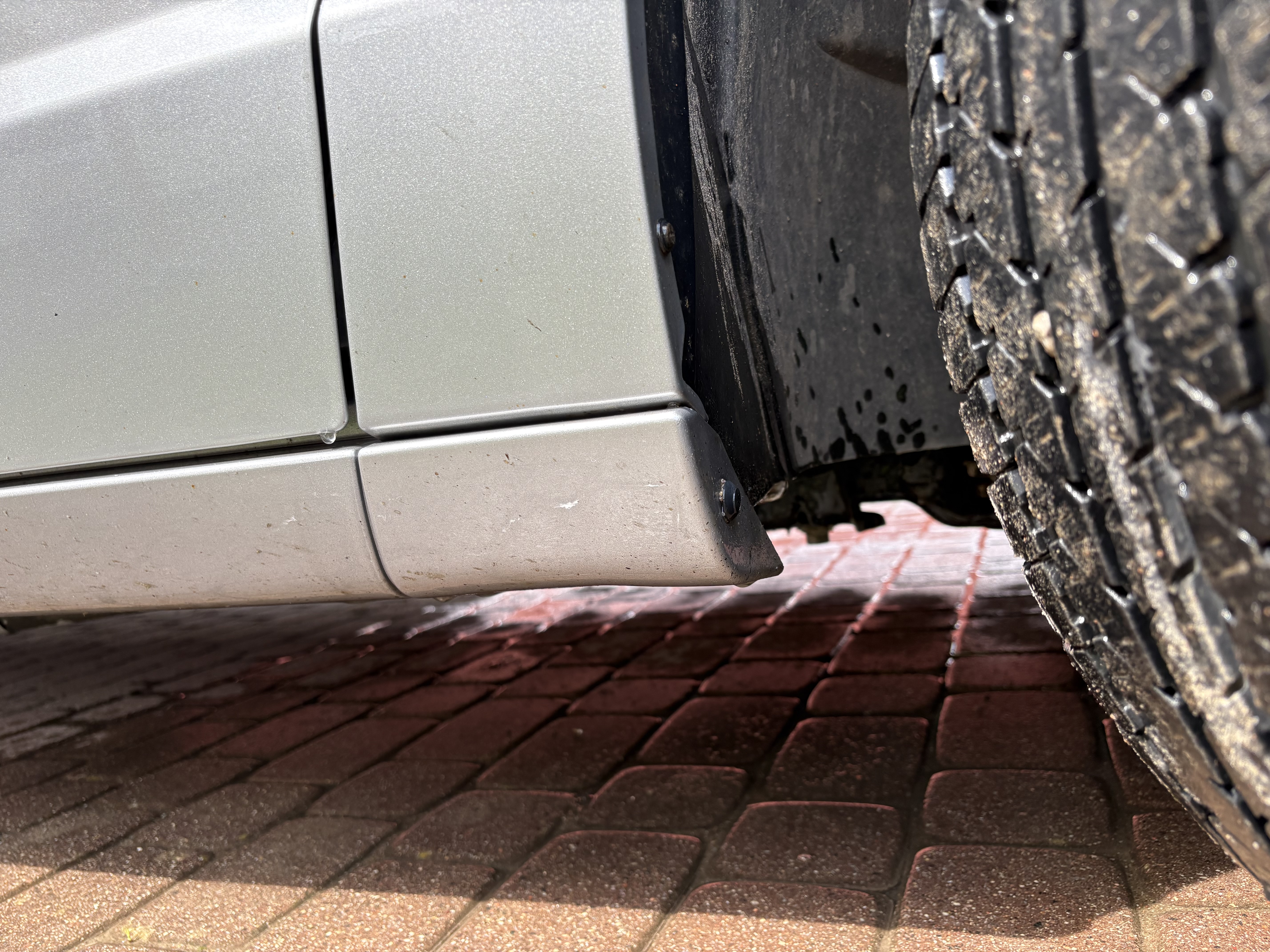 Priekinio sparno apdaila VOLKSWAGEN ROUTAN (2008-2014)