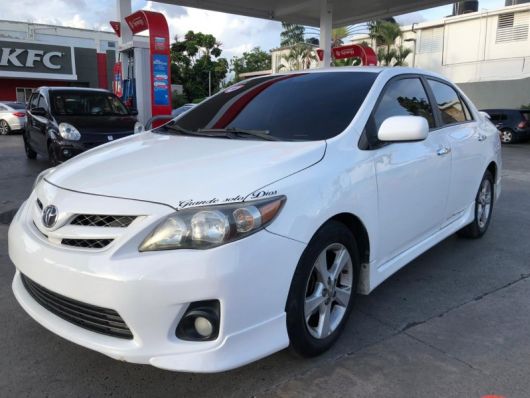 Priekinio bamperio kampas TOYOTA COROLLA (2011-2014)