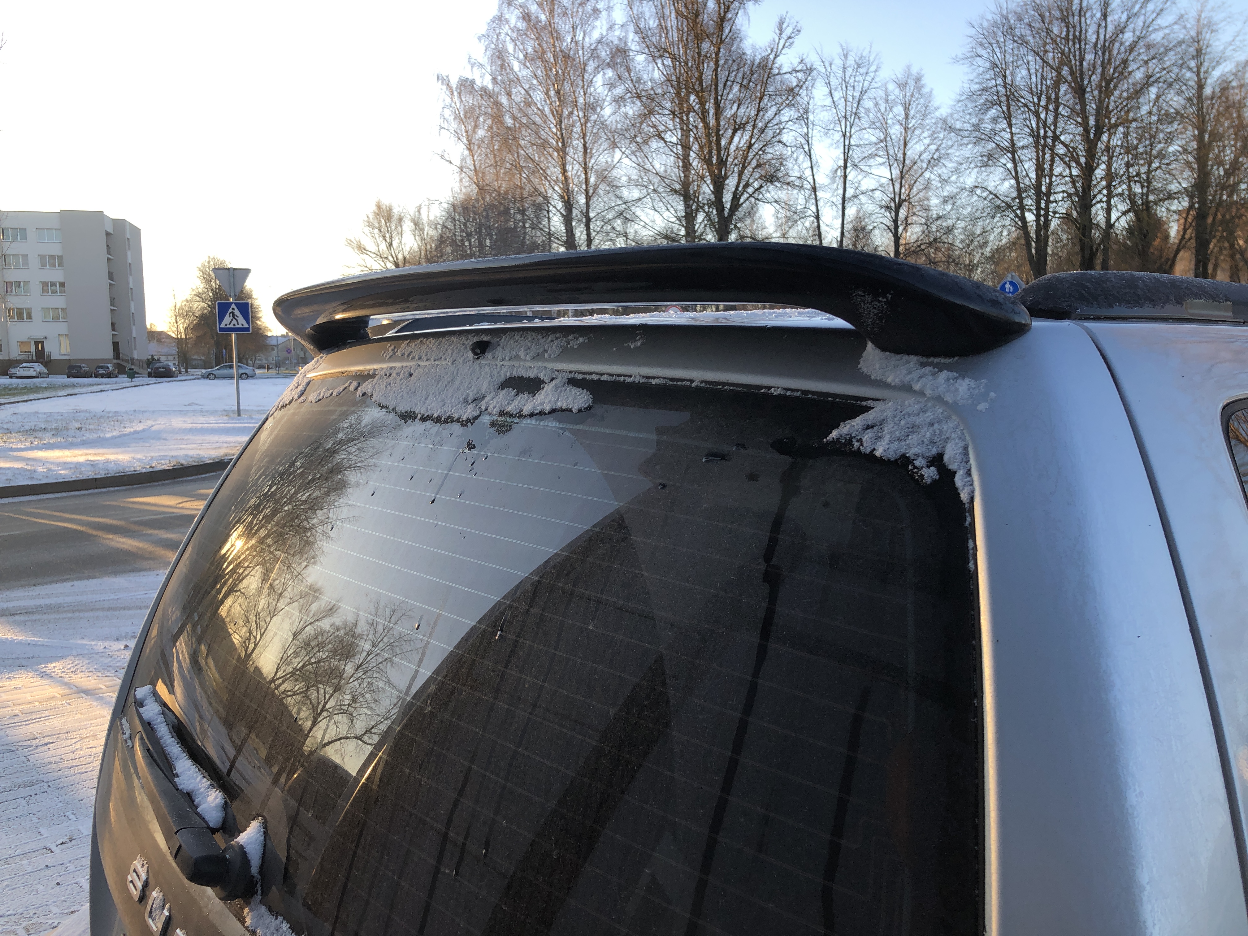 Galinio stiklo spoileris (mažas) SUBARU FORESTER (2002-2004)