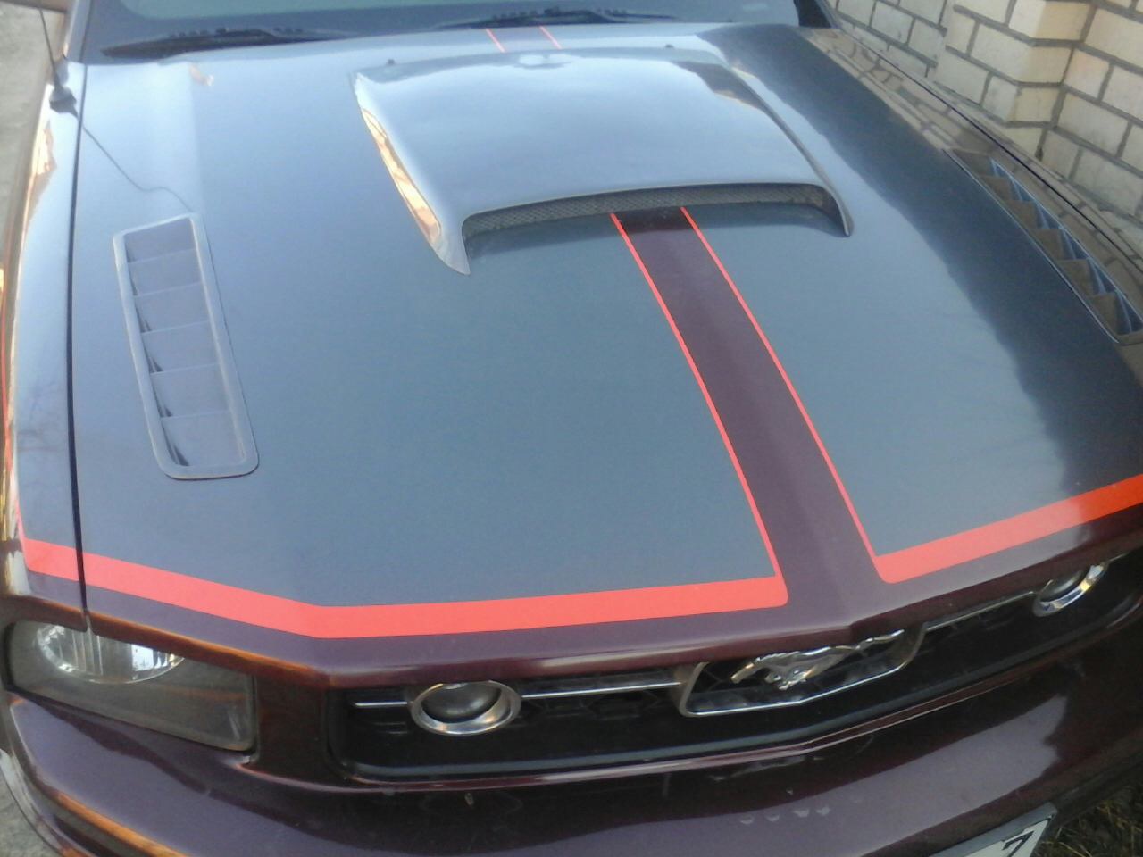 Priekinio variklio dangčio ("kapoto") ortakis (didelis) FORD MUSTANG (2005-2009)