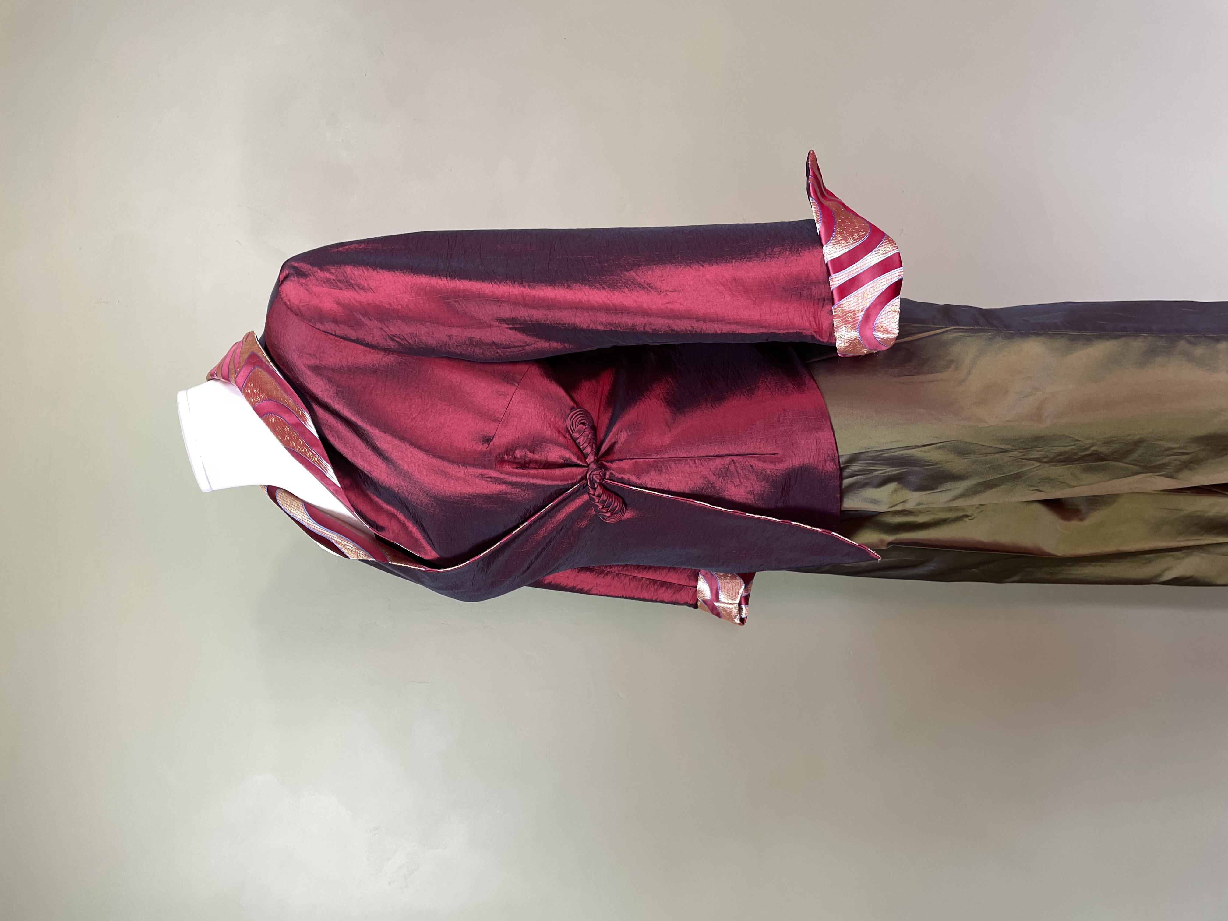 The silk suit  - m -
