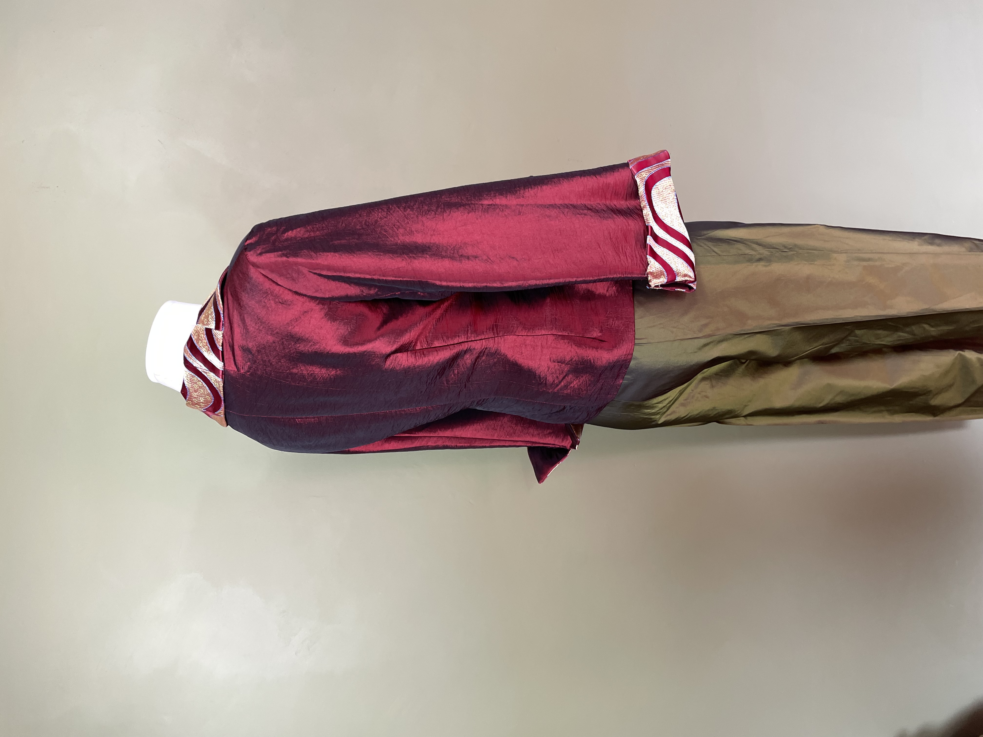 The silk suit  - m -