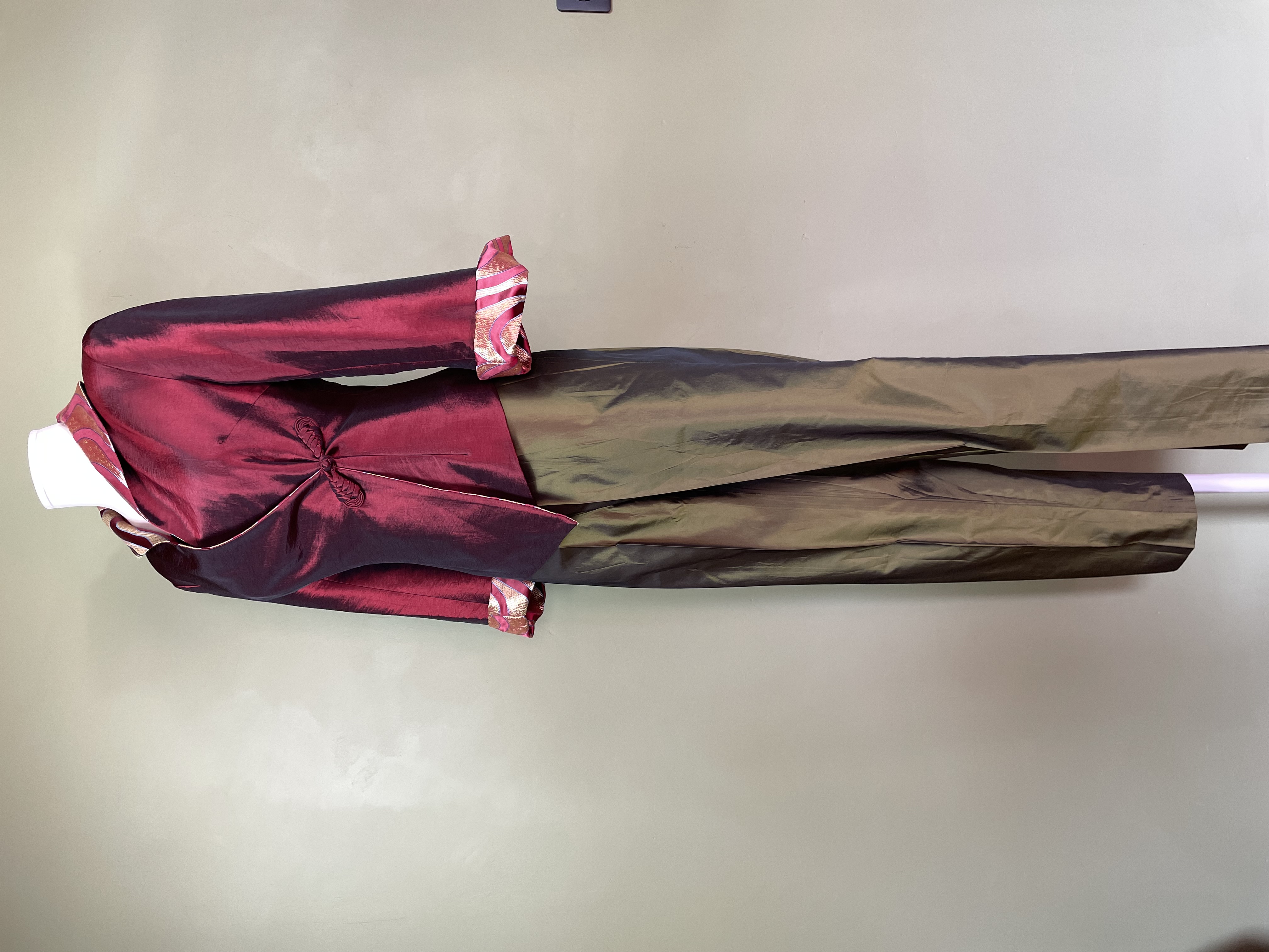 The silk suit  - m -