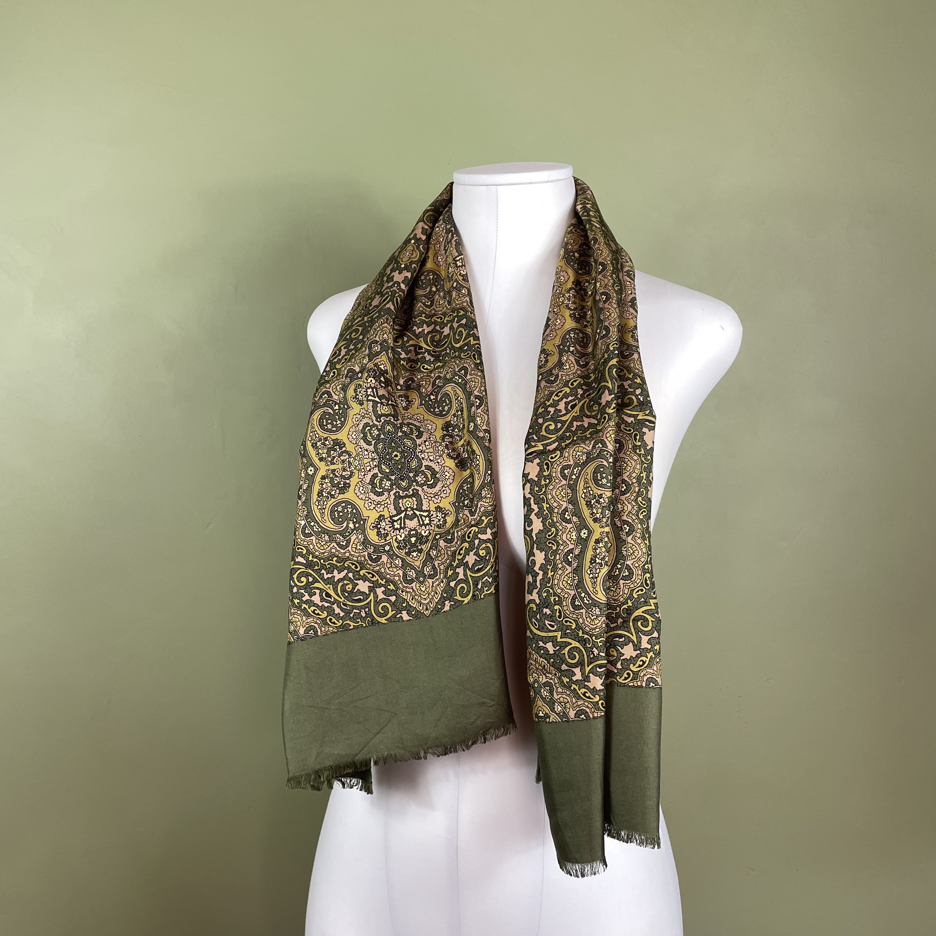The Persian Scarf 