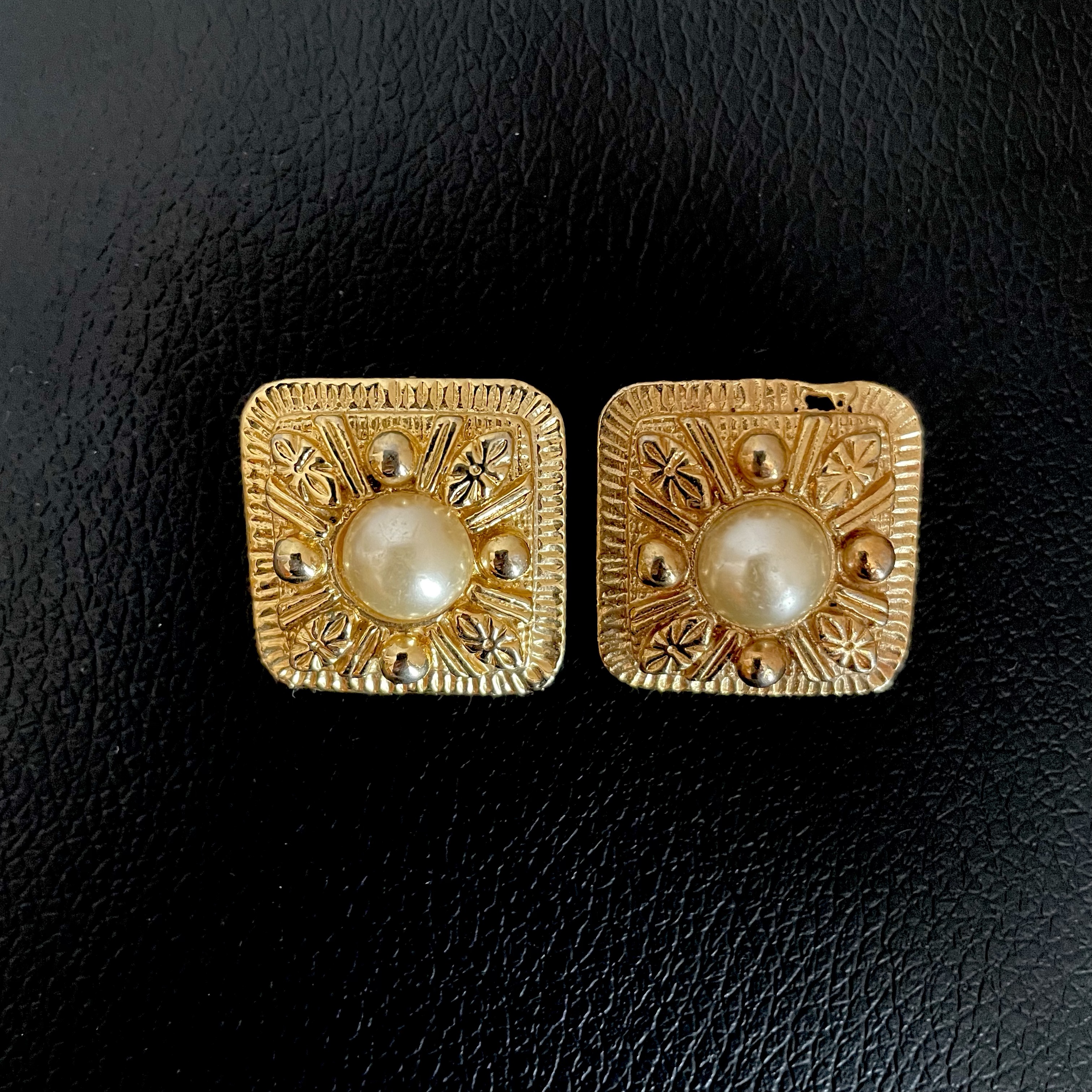 The Elegant Earrings 