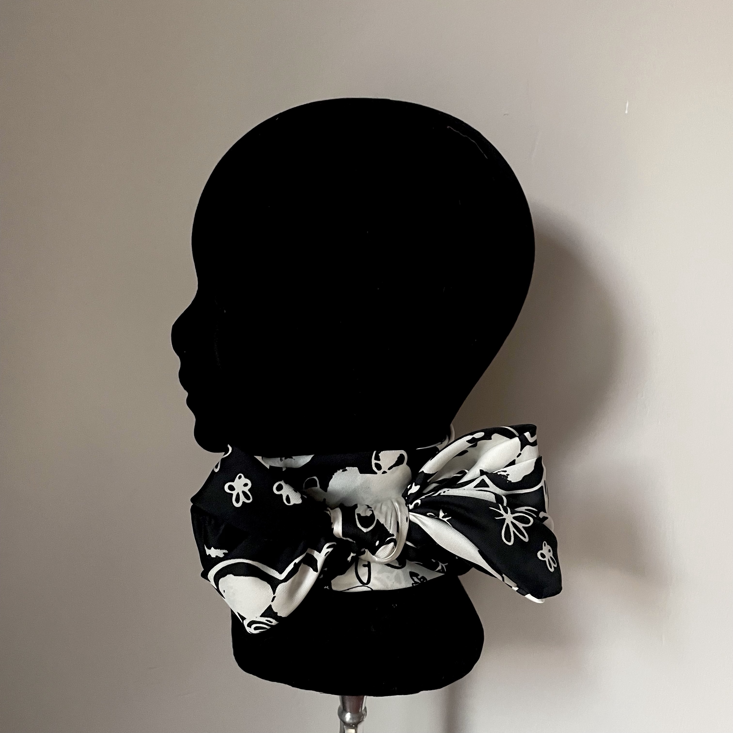 The Monochrome Scarf