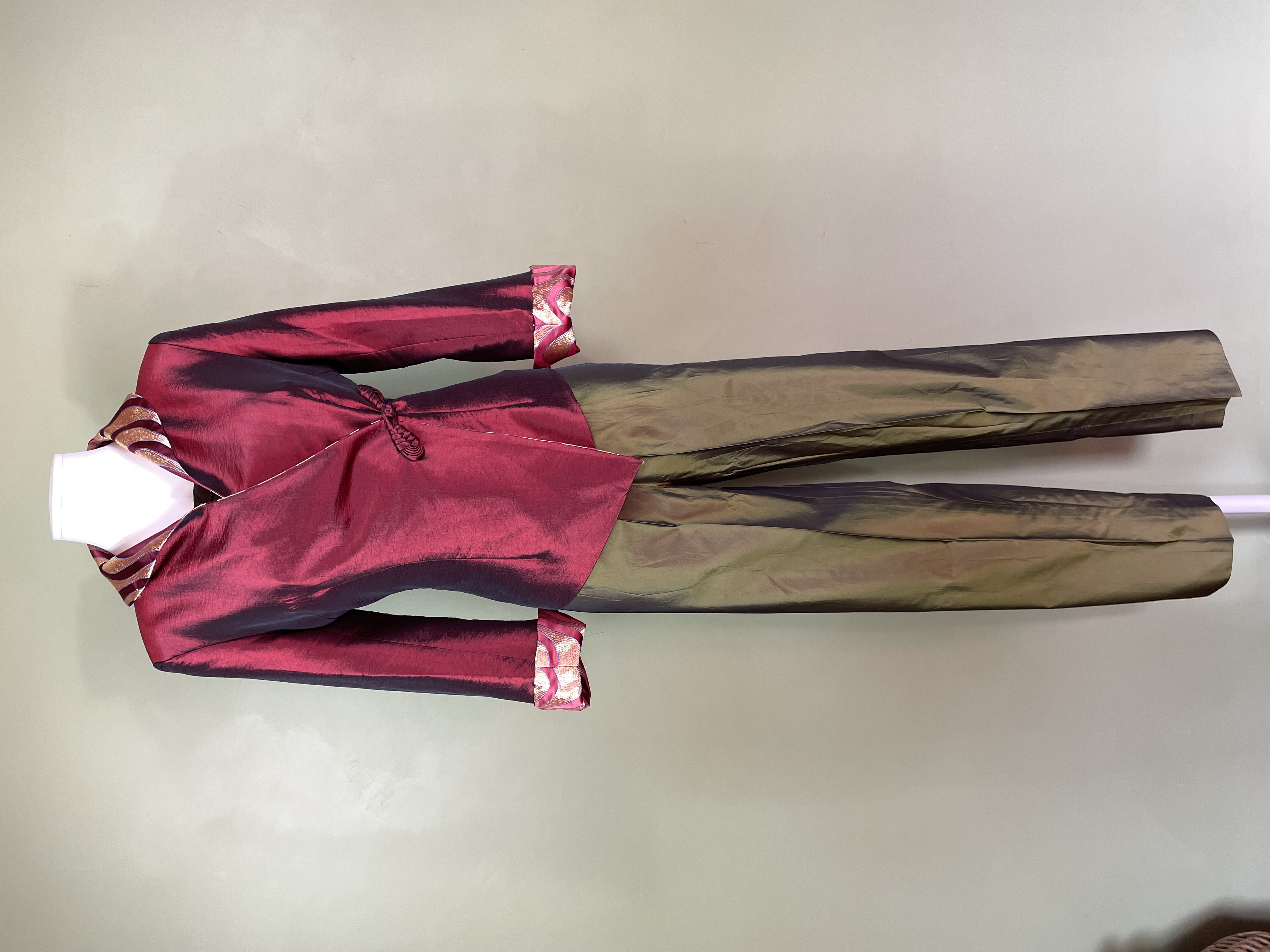 The silk suit  - m -