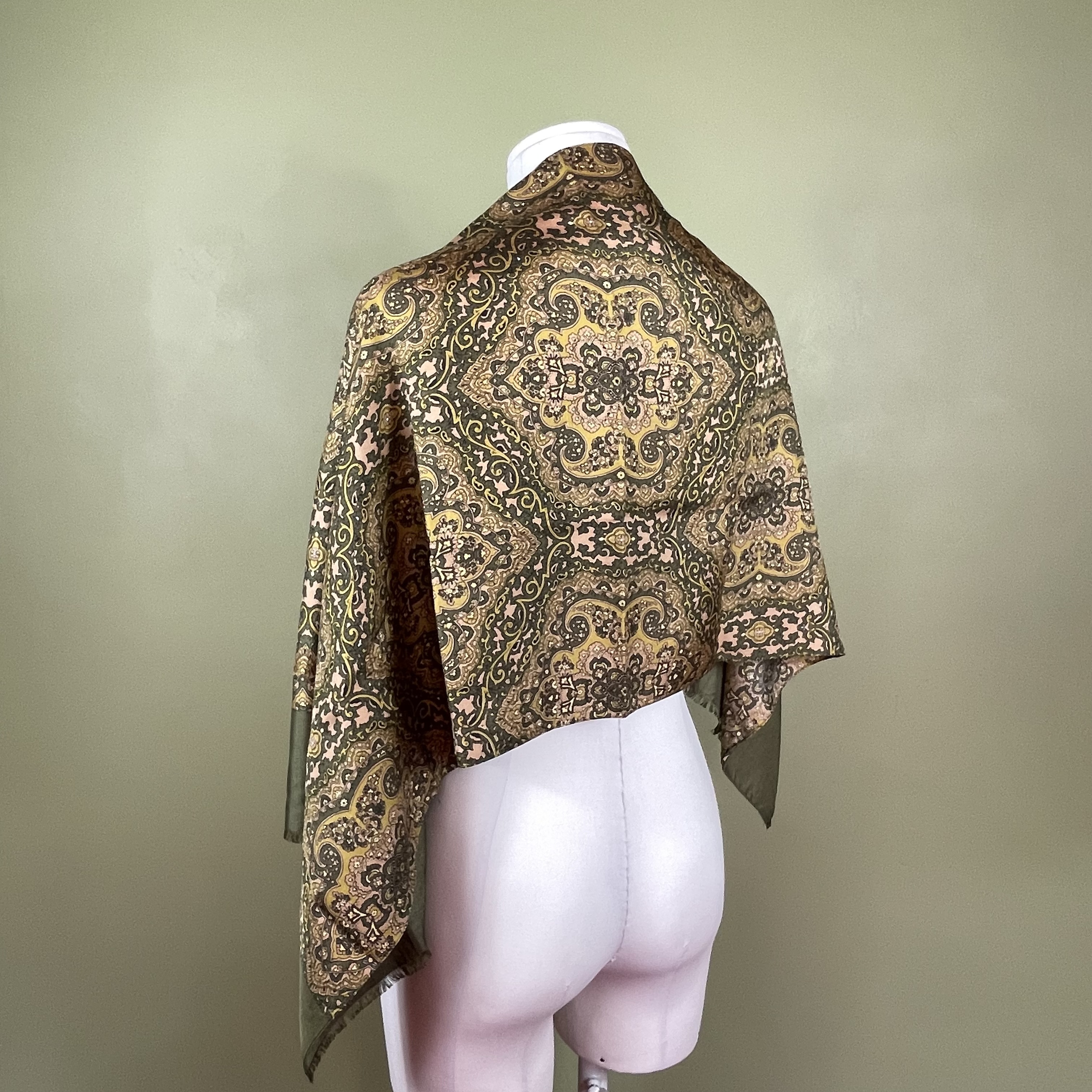 The Persian Scarf 